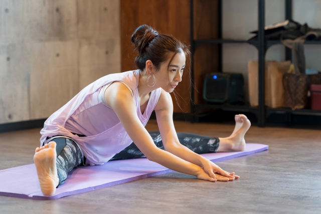 【すぐ寝ない】飲み会後の“2時間ルール”が体を救う！